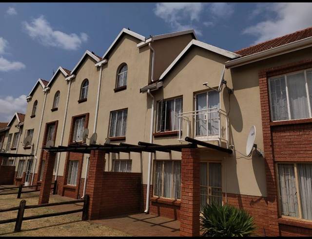 2 BEDROOM APARTMENT FOR SALE IN THE ORCHARDS